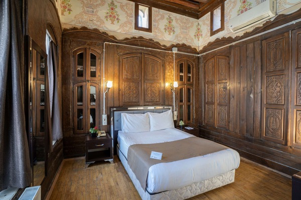 WiFi (free), bed sheets