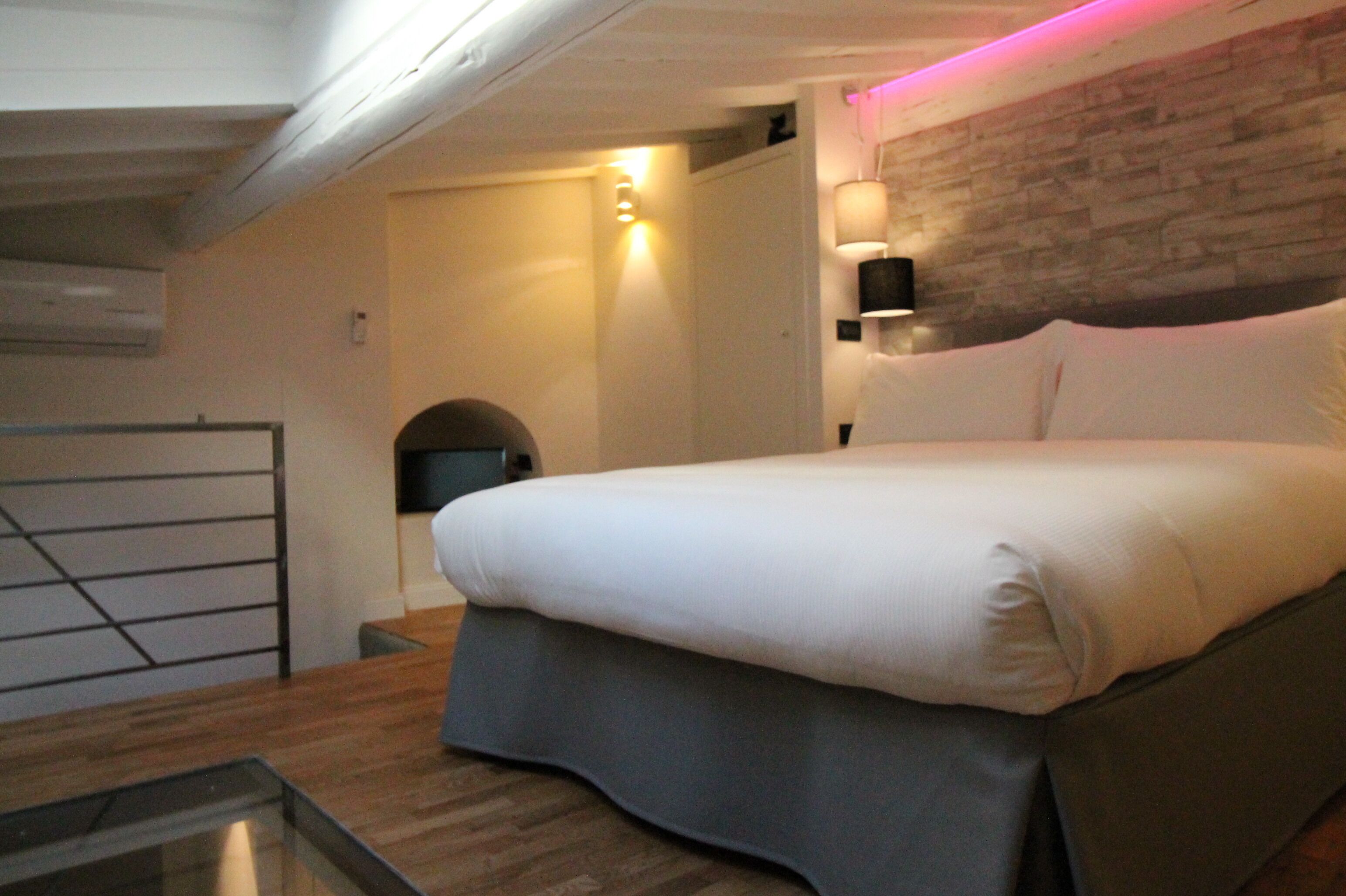 1 chambre, coffres-forts dans les chambres, fer et planche à repasser