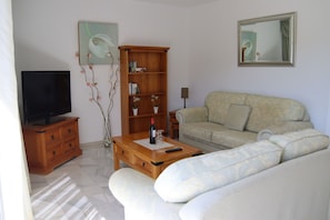 Apartment, 1 Bedroom, Balcony | Living area | LED TV - Florida Park Club (Adeje)