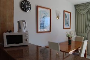 Apartment, 1 Bedroom, Balcony | Private kitchen | Full-sized fridge, stovetop, electric kettle, toaster - Florida Park Club (Adeje)
