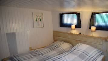 2 bedrooms, soundproofing, free WiFi, bed sheets