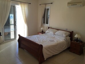 3 bedrooms, iron/ironing board - Villa with stunning sea-view from cliff-top position  with large pool (paphos)