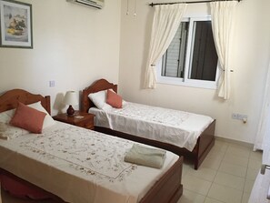 3 bedrooms, iron/ironing board