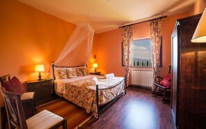 Superior suite, 1 slaapkamer (Frassino) | 1 slaapkamer, een kluis op de kamer, beddengoed