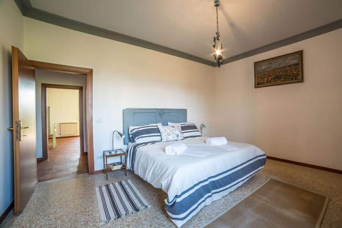 Comfort Suite, 1 Bedroom (Pioppo) | 1 bedroom, in-room safe, bed sheets