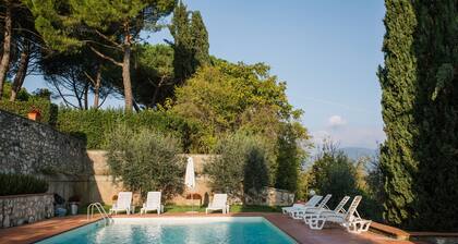 Fattoria Pagnana suites and pool