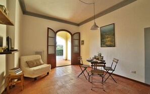 Suite, 1 Bedroom (Lauro) | In-room dining - Agriturismo Fattoria Pagnana Wine & Pool (Rignano sull'Arno)