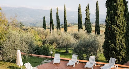 Fattoria Pagnana suites and pool