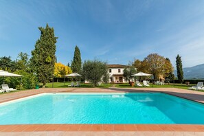2 outdoor pools, pool umbrellas, pool loungers - Agriturismo Fattoria Pagnana Wine & Pool (Rignano sull'Arno)