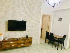 Apartamento estándar (1 Berbuki Street 6, Saburtalo) | Sala de estar | Una televisión LED
