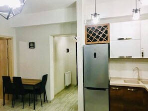 Standard Apartment (1 Berbuki Street 6, Saburtalo) | Private kitchen | Full-sized fridge, microwave, dishwasher, cookware/dishes/utensils - Apartment on Berbuki str. (Tbilisi)