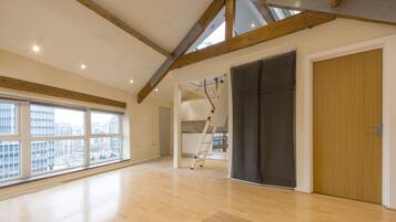 Studio | Living area | LED TV