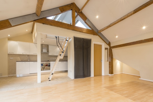 สตูดิโอ | บริเวณนั่งเล่น | ทีวีจอแอลอีดี