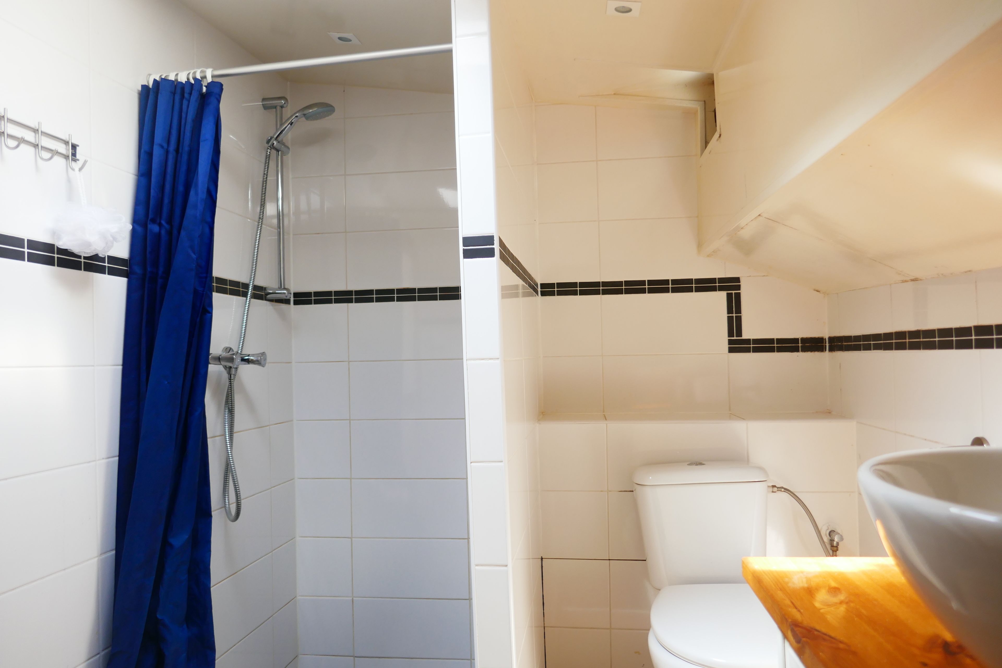 City Apartment, 6 Bedrooms, Harbor View | Bathroom | Shower, towels