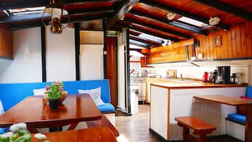 City Apartment, 6 Bedrooms, Harbour View | Ruang tamu