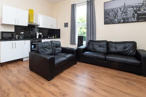 Superior Apartment, 4 Bedrooms | Living area