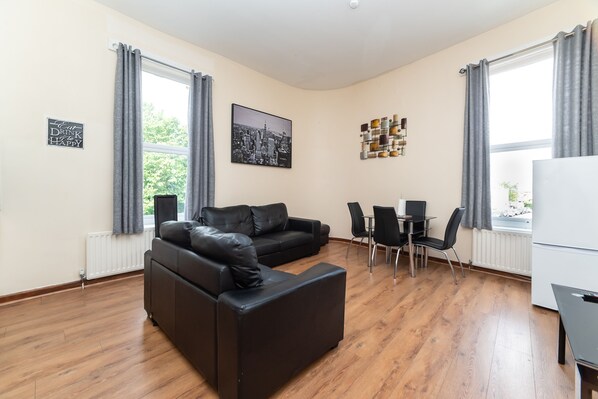 Superior Apartment, 4 Bedrooms | Living area