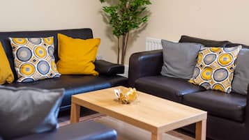 Superior Apartment, 5 Bedrooms | Living room