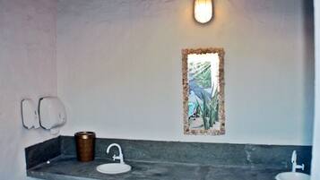 Traditional Room | Free WiFi, bed sheets