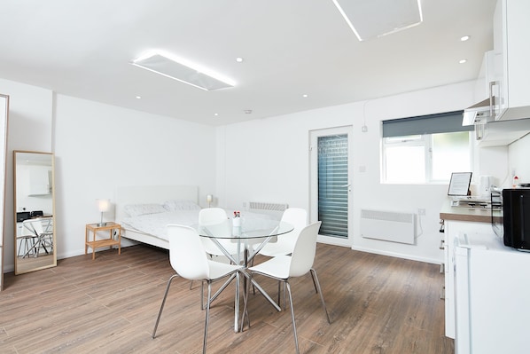 Studio Flat for 3 | Living area - Charmstay Apartments (London)