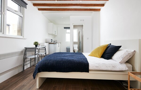 开间 | 免费 WiFi、床单