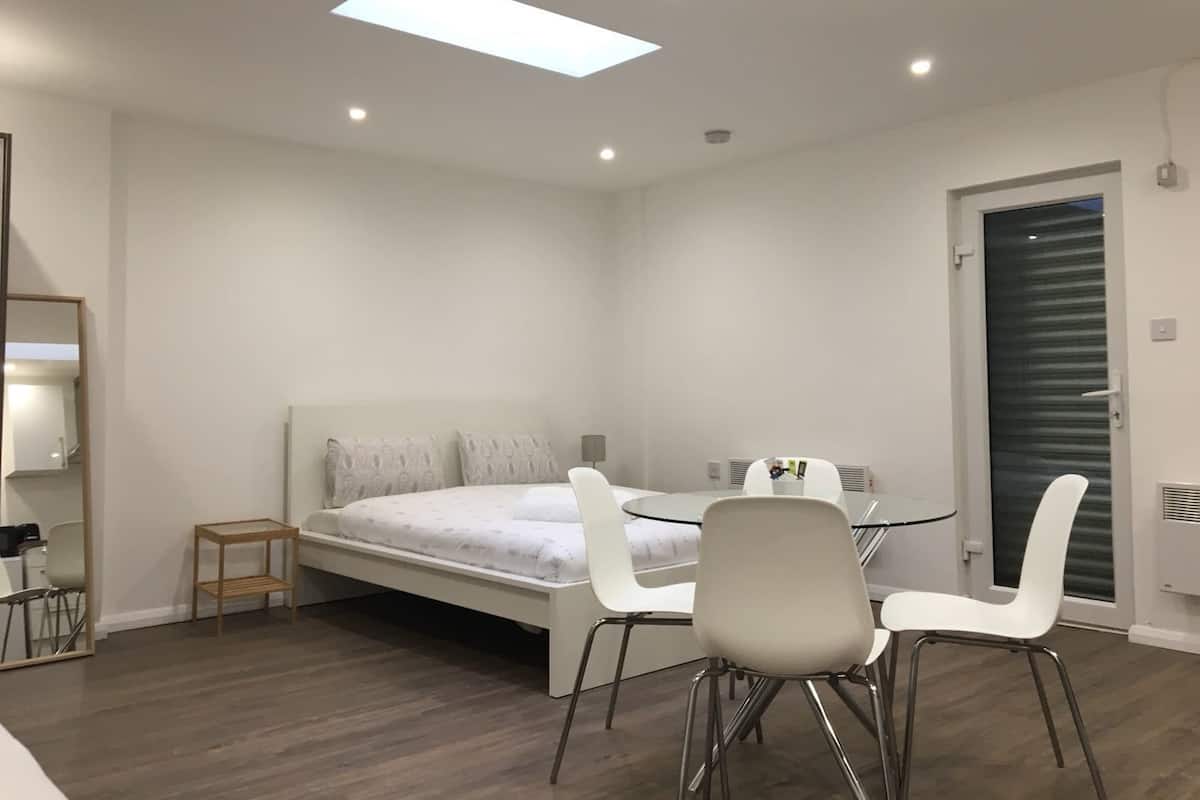 Studio | Kostenloses WLAN, Bettwäsche