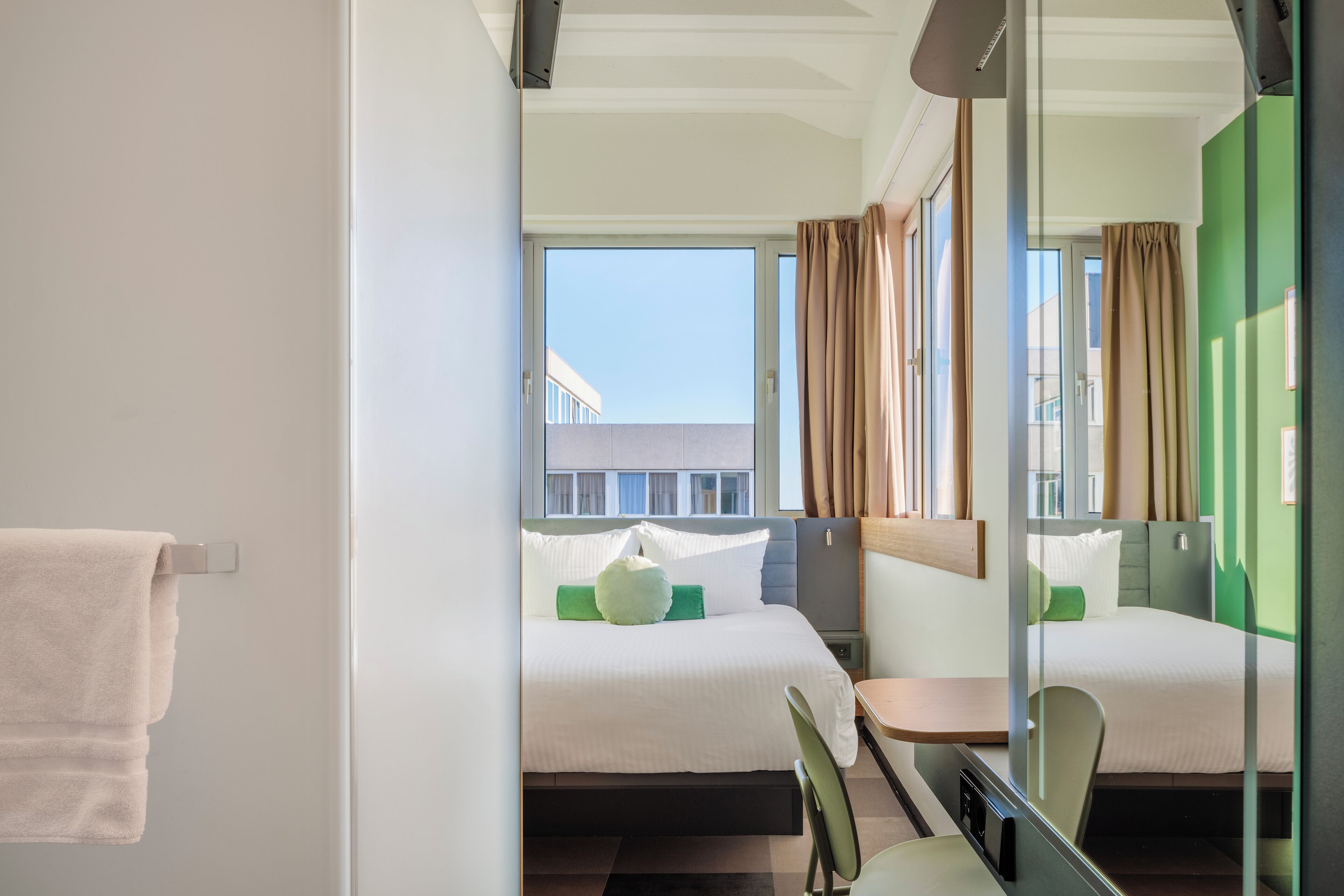 standard double room | desk, soundproofing, iron/ironing board, free wifi