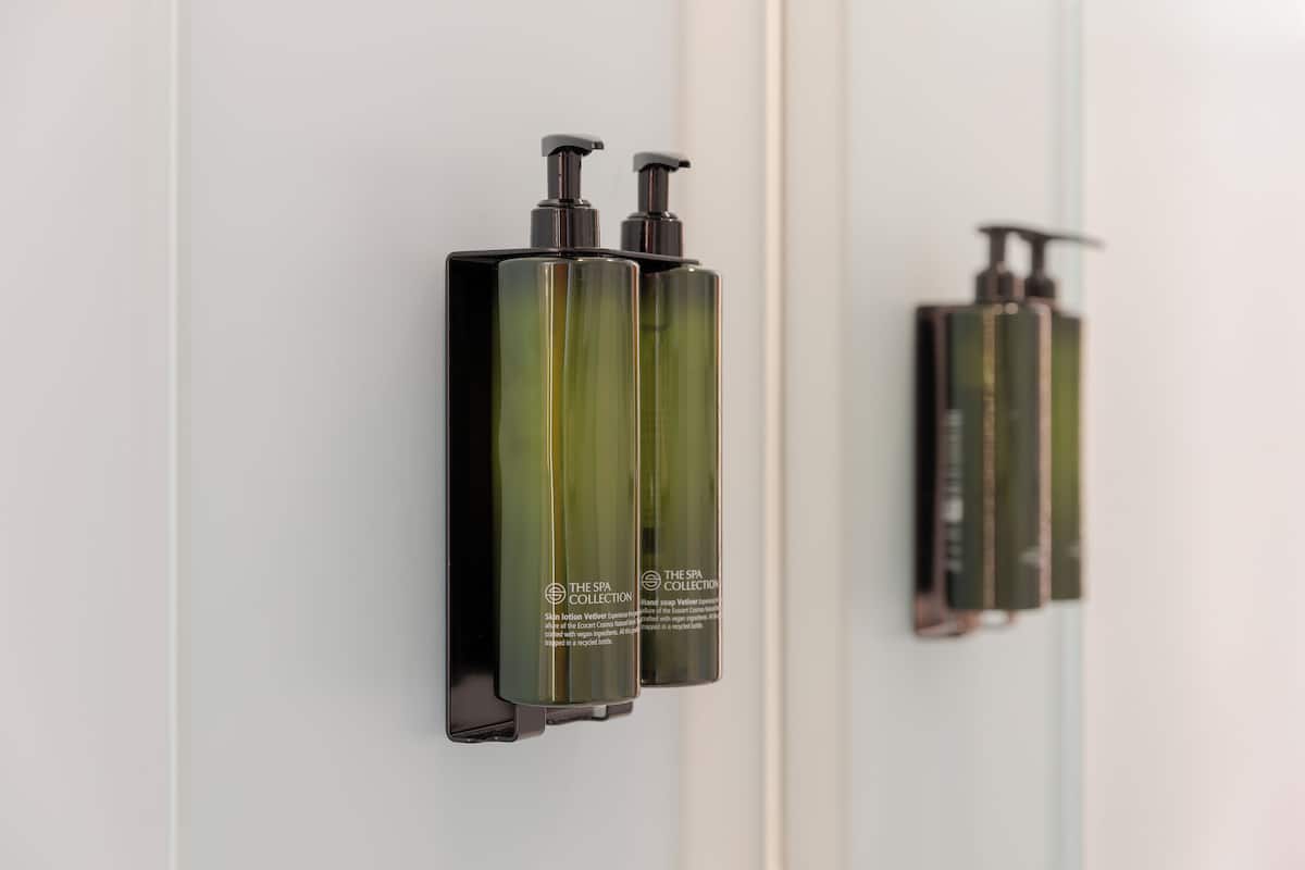 desk, soundproofing, iron/ironing board, free wifi