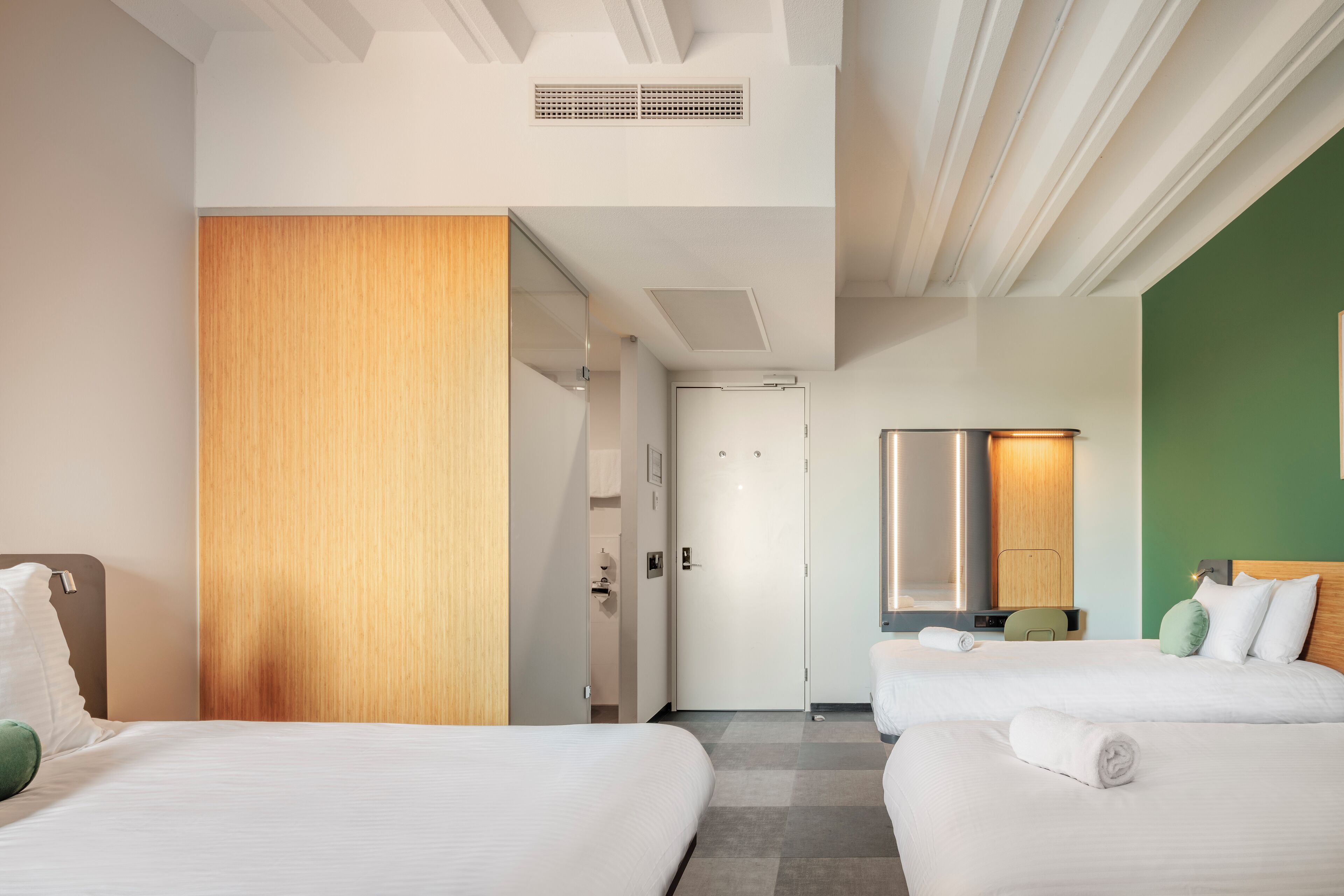 family quintuple room | desk, soundproofing, iron/ironing board, free wifi