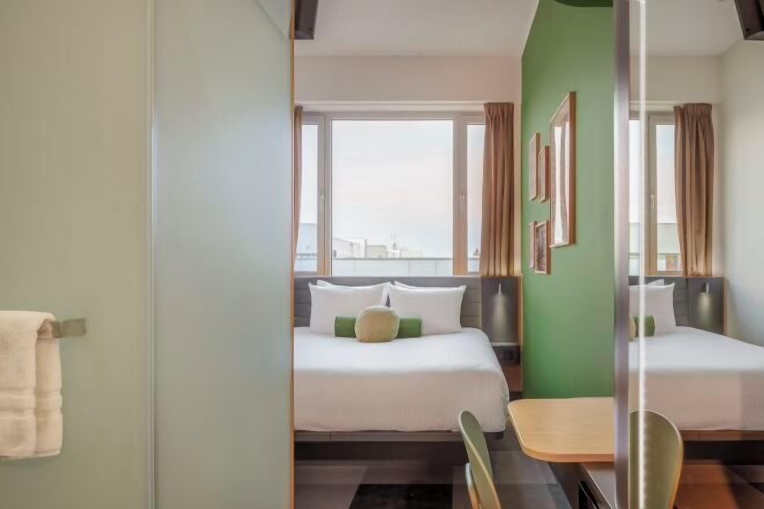 Bureau, chambres insonorisées, fer et planche à repasser, Wi-Fi gratuit