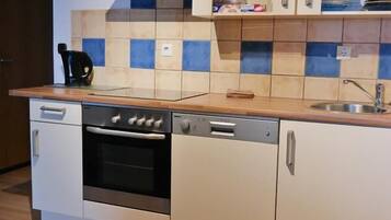 Basic Condo | Private kitchen | Fridge, oven, stovetop, dishwasher