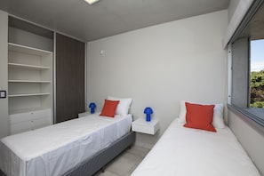 Family Duplex | Laptop workspace, blackout curtains, iron/ironing board, free WiFi