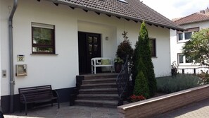 Front of property - Monteurzimmer Hauptstrasse (Hasselroth)