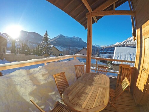 Stunning Chalet in Briancon centre - walkable to ski lifts Serre Chevalier 1200