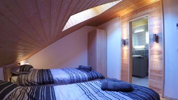 5 bedrooms, travel cot, free WiFi, bed sheets