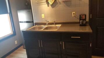 Frigorifero, microonde, piano cottura, macchina per tè/caffè