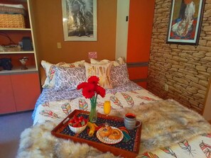 1 slaapkamer, een strijkplank/strijkijzer, gratis wifi, beddengoed