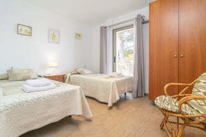 2 bedrooms, iron/ironing board, free WiFi, bed sheets - CAN VESSES - Cosy apartment with beautiful views to the sandy beach and the sea. Free WiFi (Port d´Alcudia)