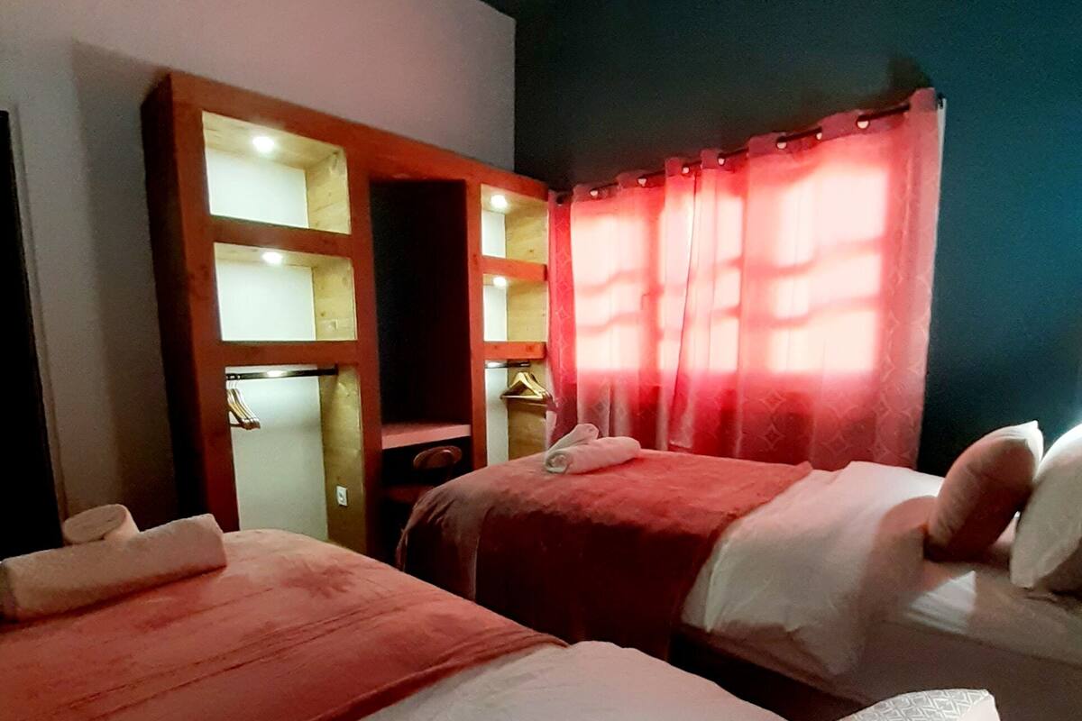 Comfort-Doppel- oder -Zweibettzimmer | Hochwertige Bettwaren, Select-Comfort-Betten, Zimmersafe
