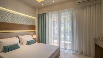 In-room safe, desk, iron/ironing board, free WiFi