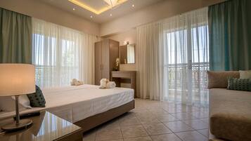 Studio Deluks | Brankas, meja kerja, setrika/meja setrika, dan Wi-Fi gratis