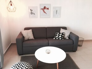 TV, books - Beautiful, modern apartments on Ciovo, Croatia. (Okrug Gornji)