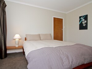3 slaapkamers, een strijkplank/strijkijzer, wifi, beddengoed