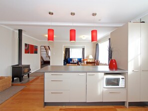 冷蔵庫、電子レンジ、オーブン、食器洗い機