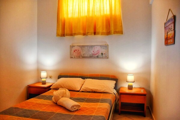 1 bedroom, desk, iron/ironing board, bed sheets