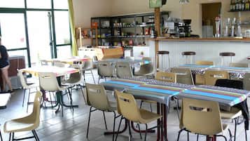 Snack bar