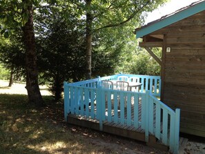 Chalet, 3 Bedrooms | Terrace/patio - Camping le Repaire - Les Chalets (Thiviers)