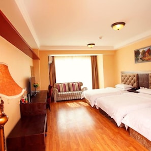 Comfort Triple Room | Down comforters, desk, blackout drapes, free WiFi