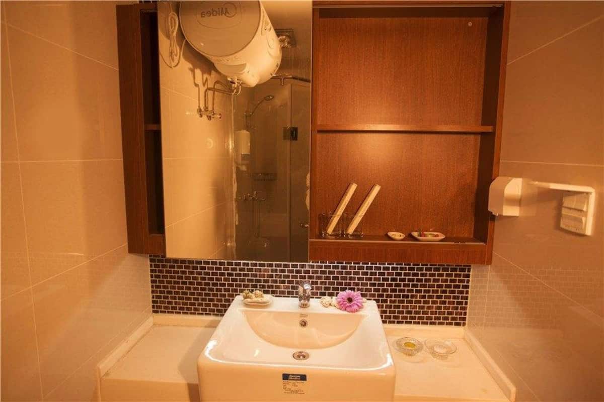 Bathroom sink