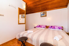 1 habitación, tabla de planchar con plancha, wifi y ropa de cama 